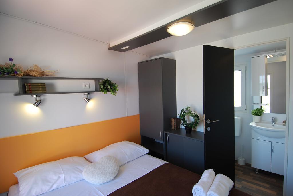 Adria Mobile Homes In Kastanija 4*